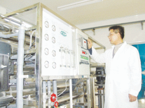 河南油田桐柏山天然矿泉饮料厂 严把质量关，守护“瓶”安生活